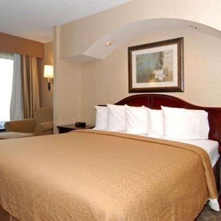 Quality Inn&Suites Bensalem Zimmer foto