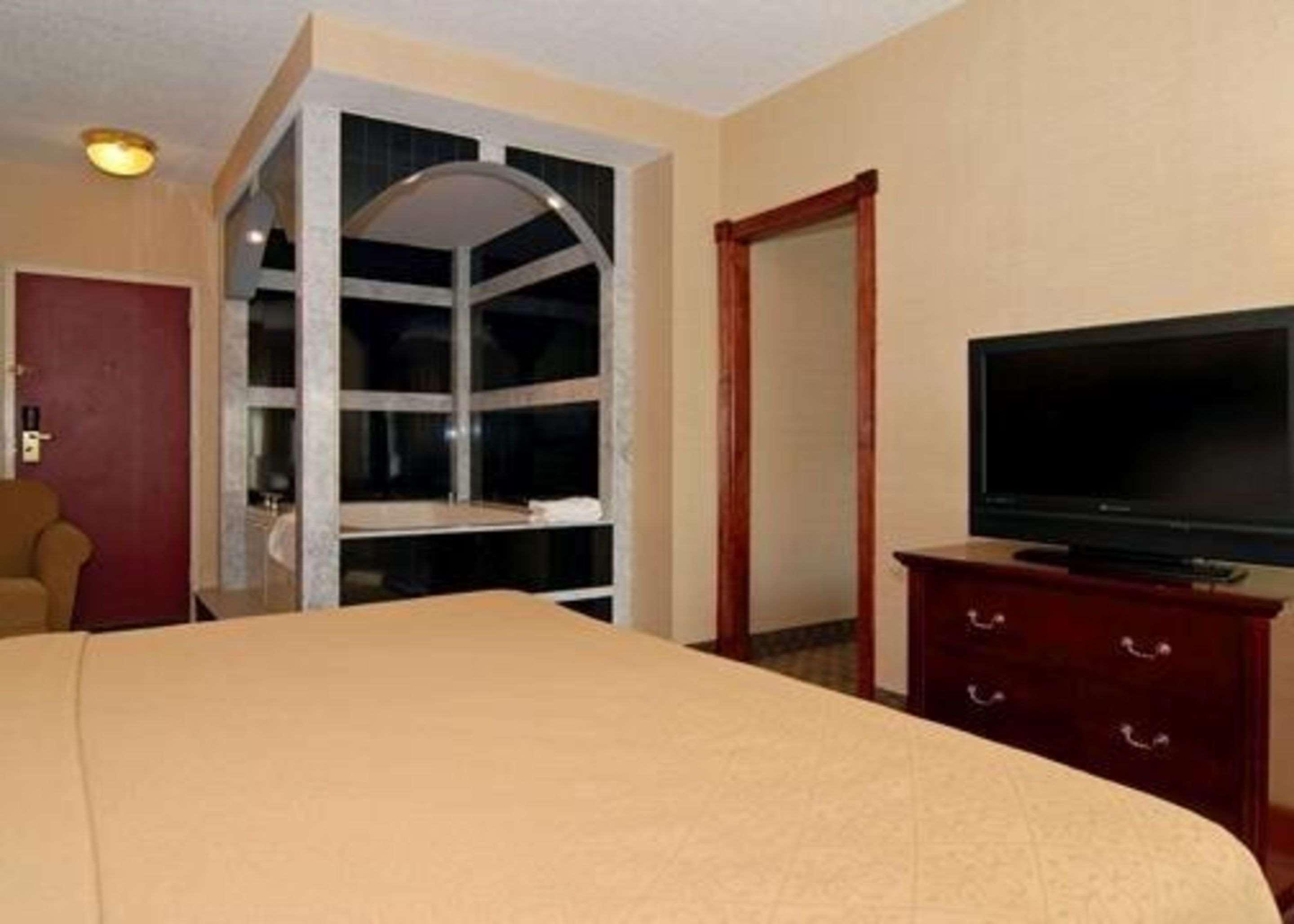 Quality Inn&Suites Bensalem Exterior foto