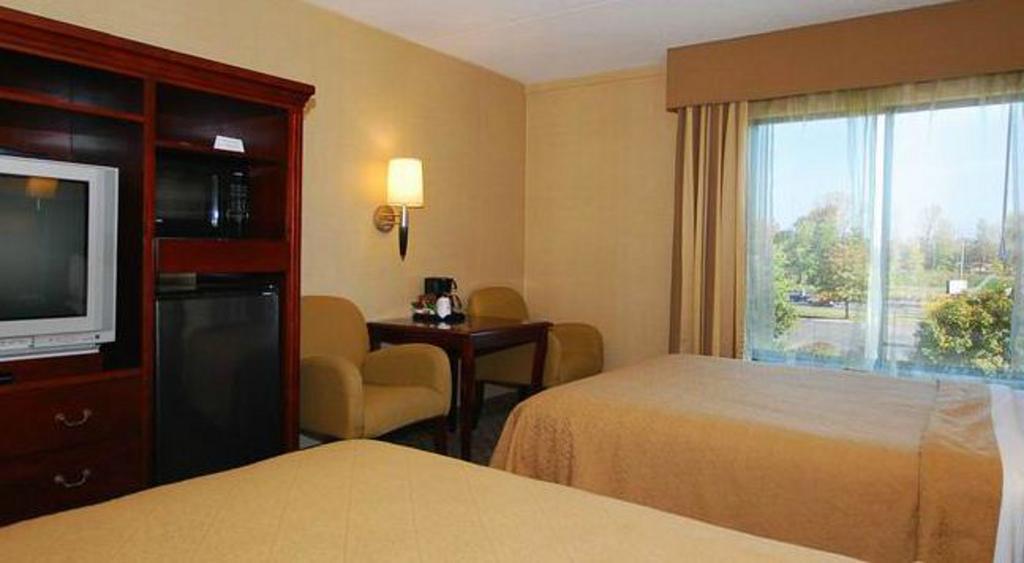 Quality Inn&Suites Bensalem Exterior foto