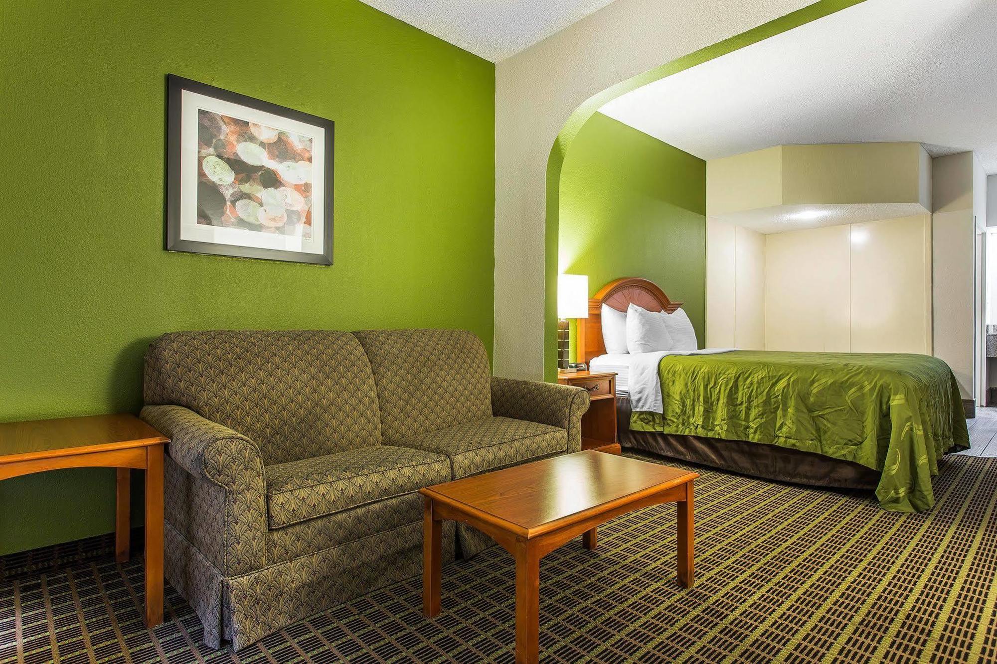 Quality Inn&Suites Bensalem Exterior foto